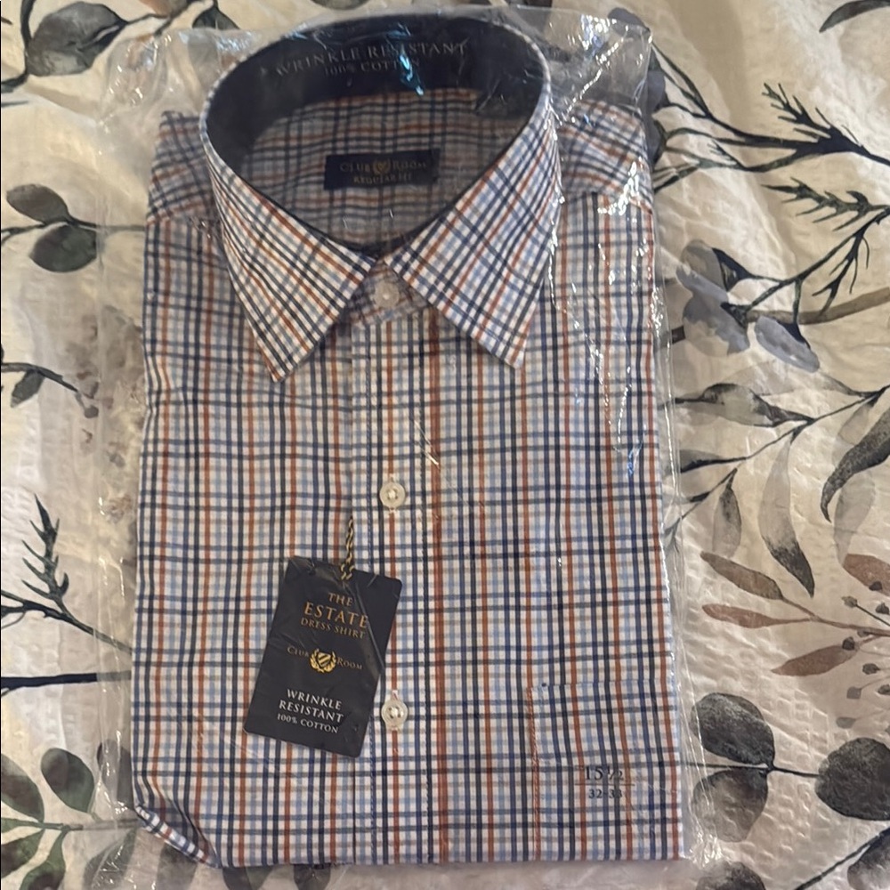 New Club Room Estate Dress Shirt. 15 1/2 x 32/33. Shades of blue and rust.